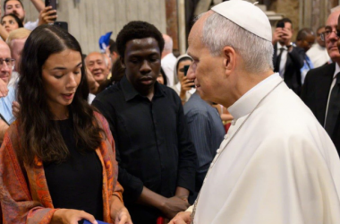 Leão XIV: santificar o domingo e participar da missa na igreja, não apenas de forma on-line