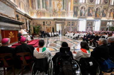Papa aos atletas: em tempos de guerra, o esporte promove a lógica do encontro