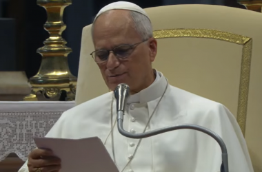 O Papa: redescobrir a oração como dimensão fundamental da nossa humanidade