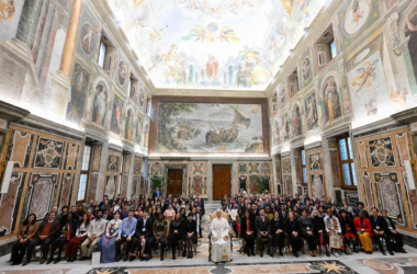 Papa a jovens líderes: Só quem cuida dos mais pequeninos pode fazer coisas grandes