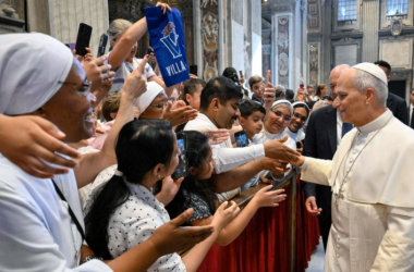 Papa: rezar sempre a Nossa Senhora, compartilhando a vida com Deus e pelo próximo