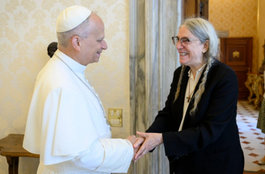 Leão XIV se encontra com Patti Smith