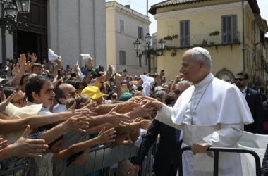 O Papa: a indústria do consumo envenena o coração. Deus nos abre à alegria