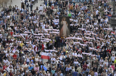 Papa: a fé deve ser alimentada com a Eucaristia todos os domingos, em comunidade