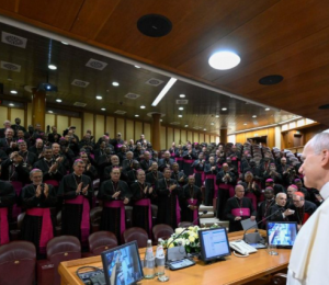 O Papa: a Igreja não está isolada do mundo, mas anuncia a esperança